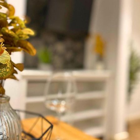 Stunning 1Br - Super Central- Peaceful Area - Lower Ground Apartment 剑桥 外观 照片